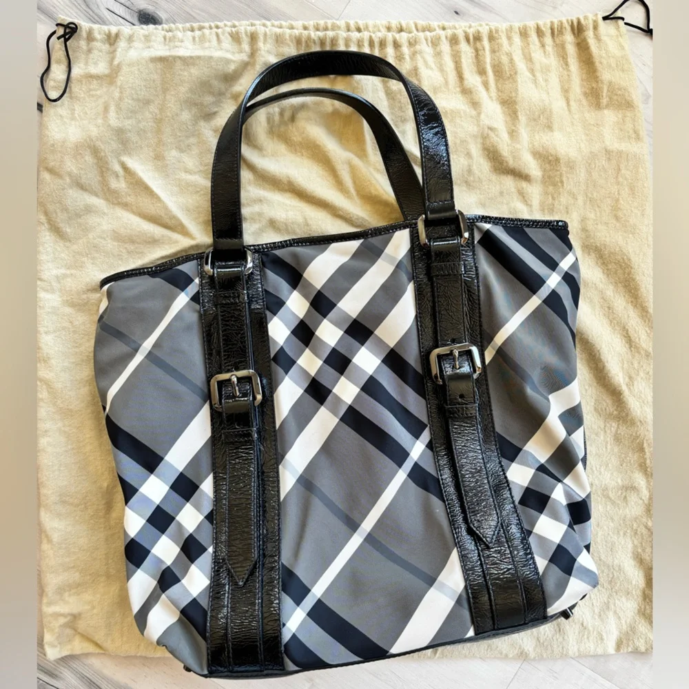 Black and gray Burberry check tote - Picture 3 of 8